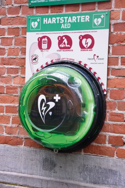 Defibrillator bij Sint-Jan Berchmanscollege
